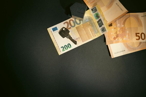 Exploring Timeless Trends: How Has British Women's Fashion Evolved Over the Decades?